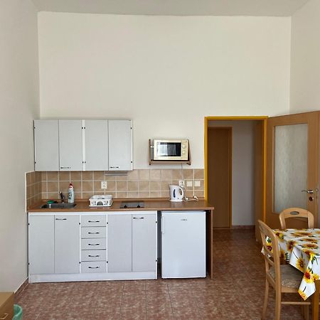 Apartmánový dům Obecná škola Svetlik Esterno foto