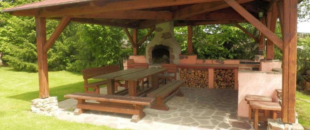Apartmánový dům Obecná škola Svetlik Esterno foto