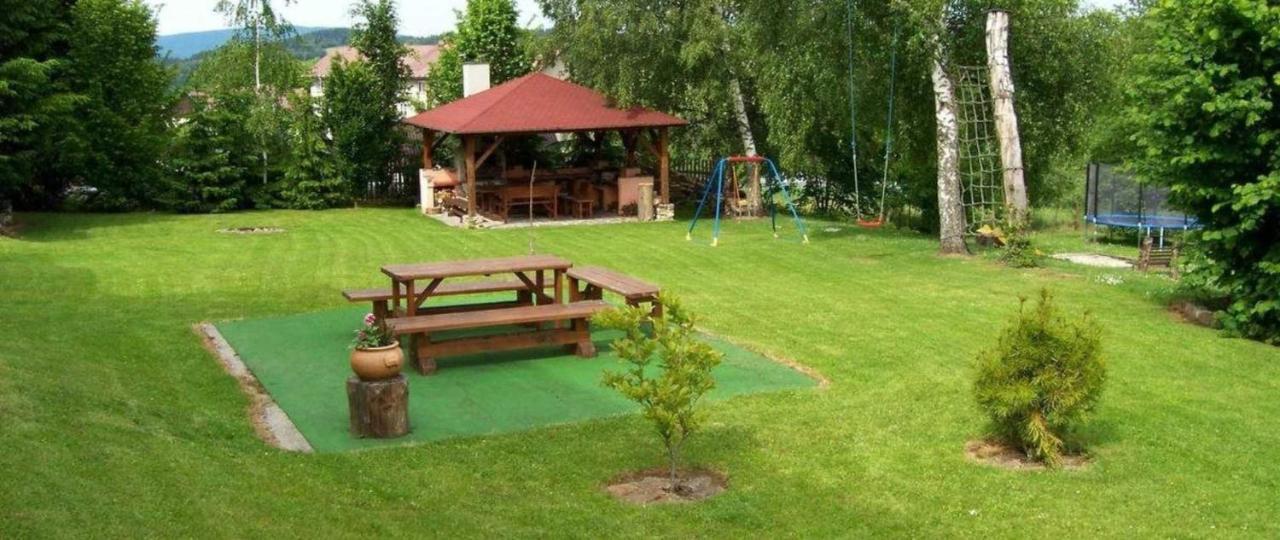 Apartmánový dům Obecná škola Svetlik Esterno foto