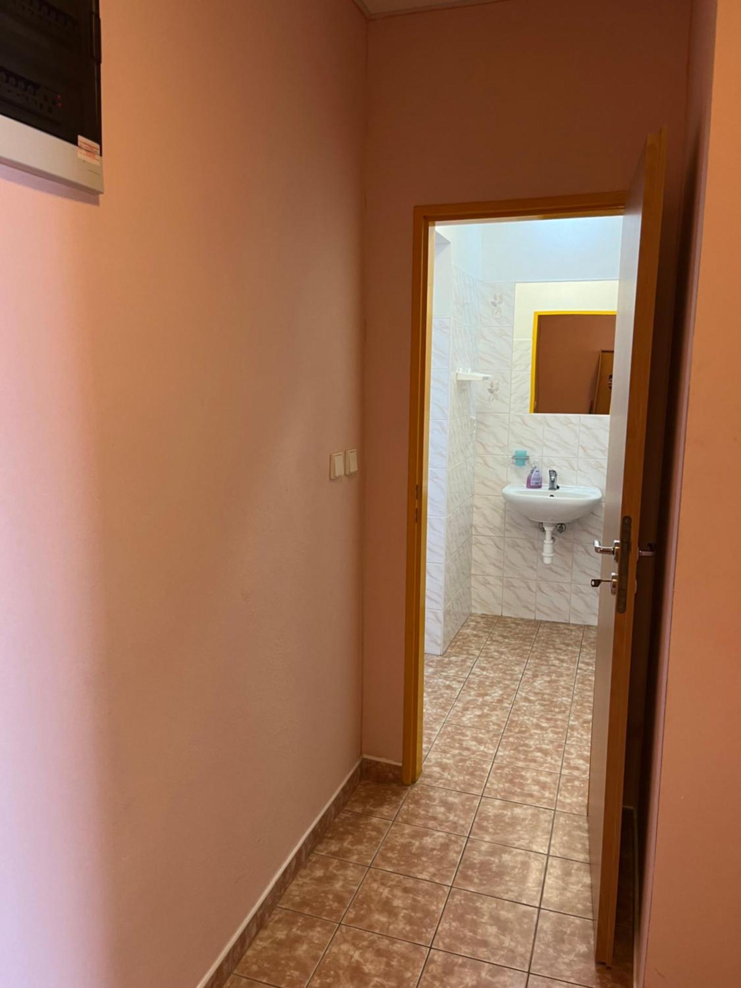Apartmánový dům Obecná škola Svetlik Esterno foto