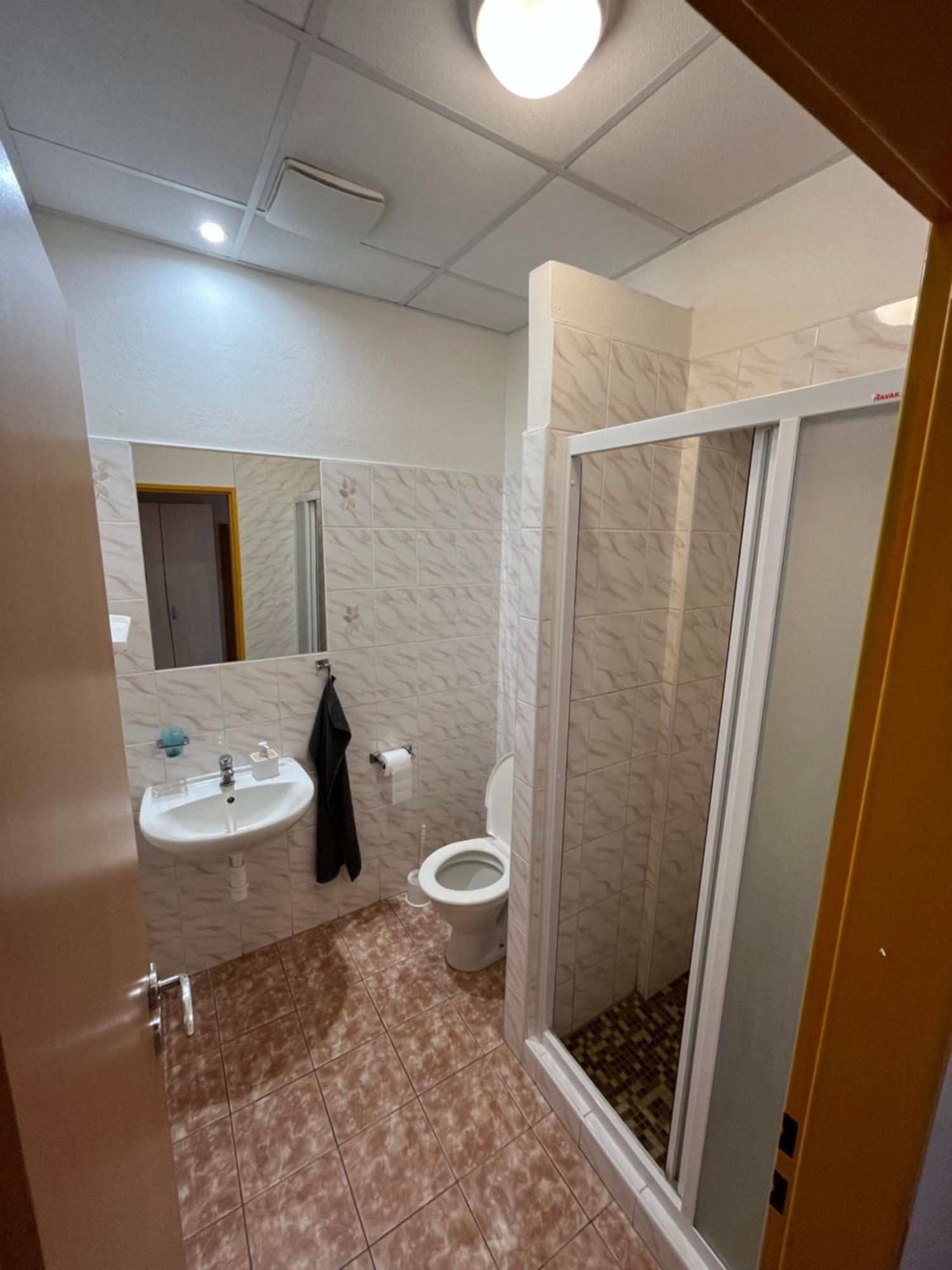 Apartmánový dům Obecná škola Svetlik Esterno foto