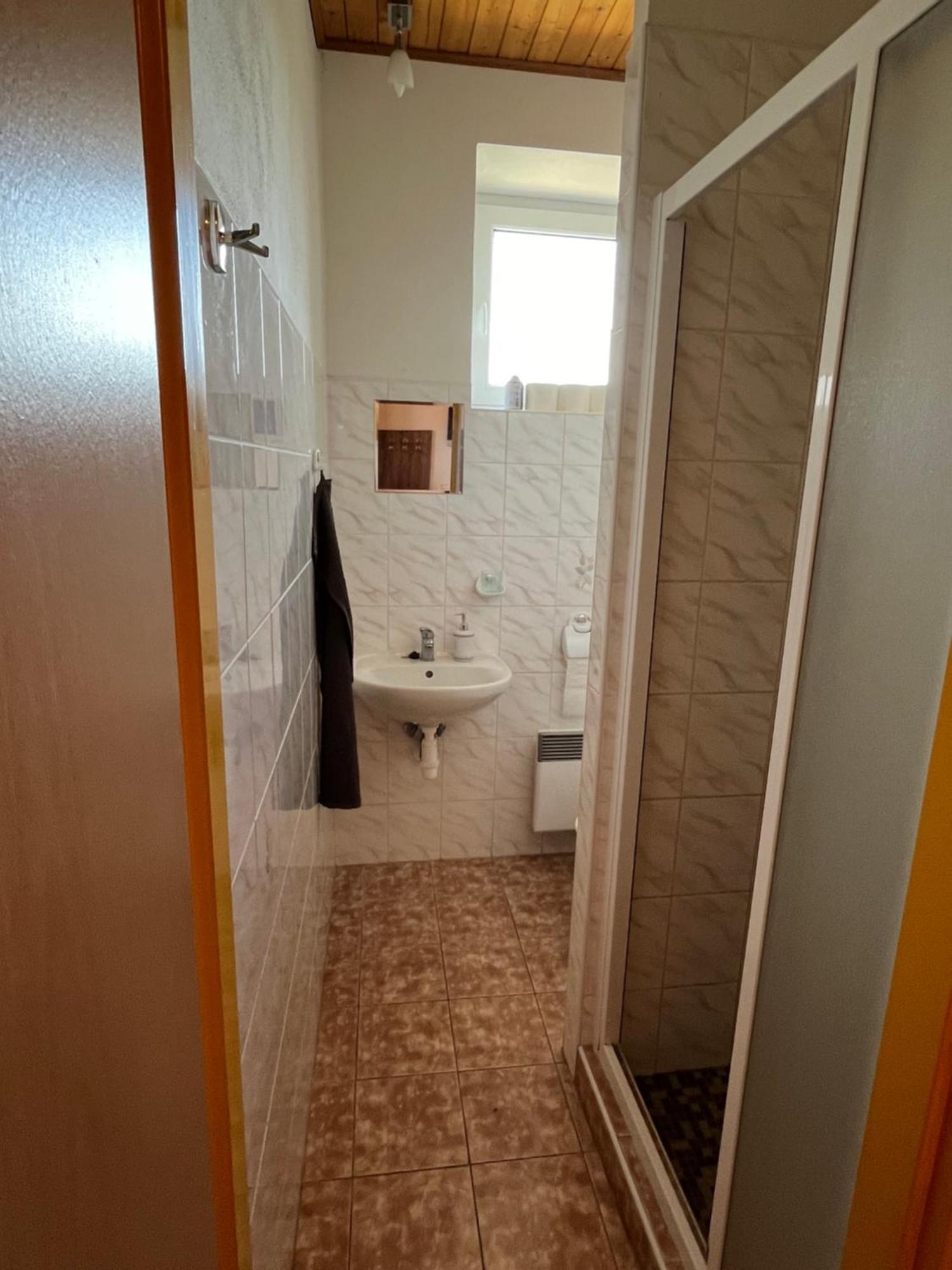 Apartmánový dům Obecná škola Svetlik Esterno foto