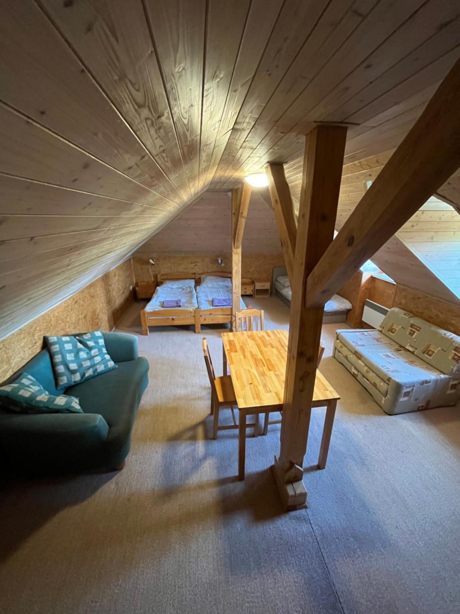 Apartmánový dům Obecná škola Svetlik Esterno foto