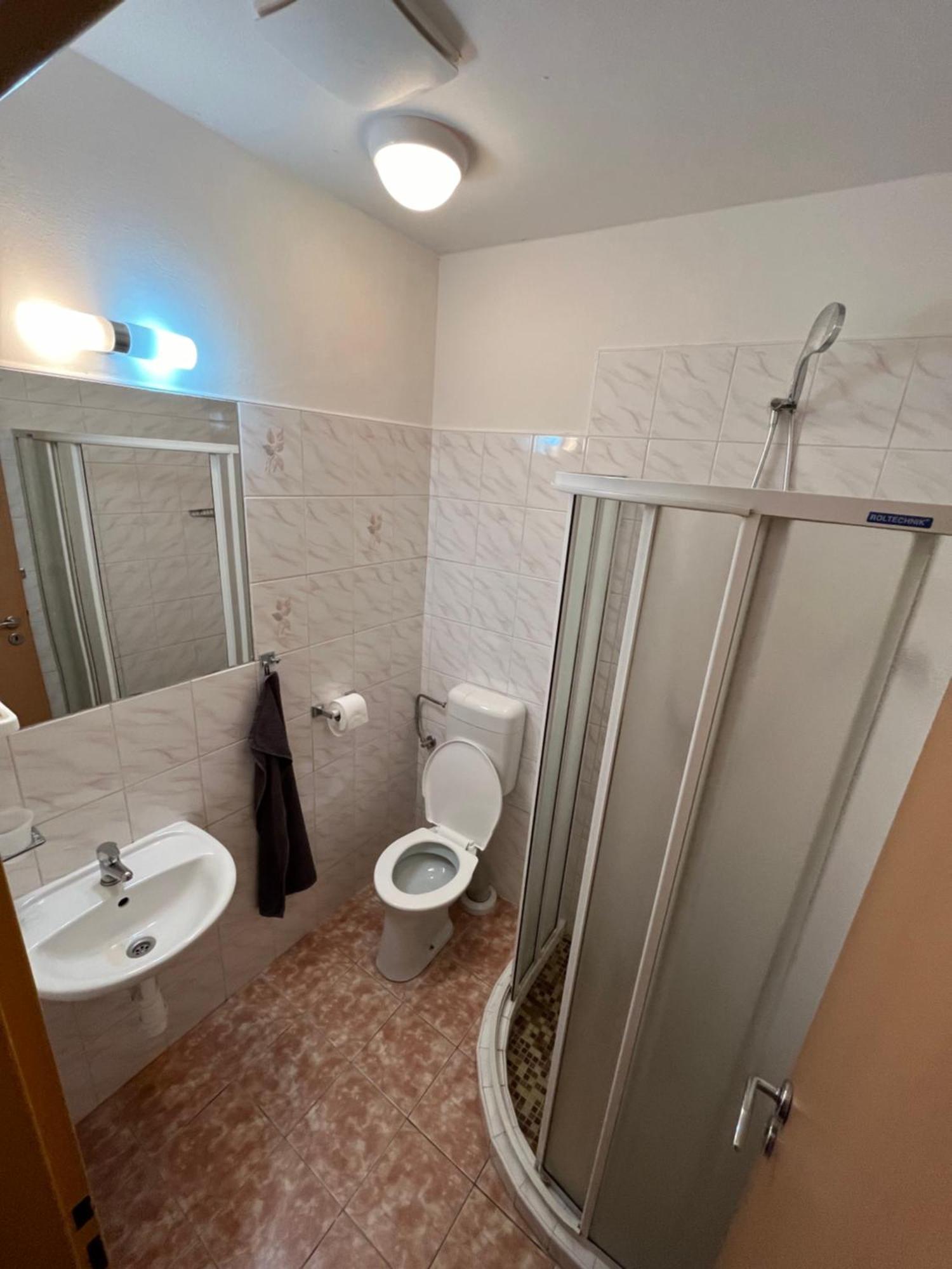 Apartmánový dům Obecná škola Svetlik Esterno foto