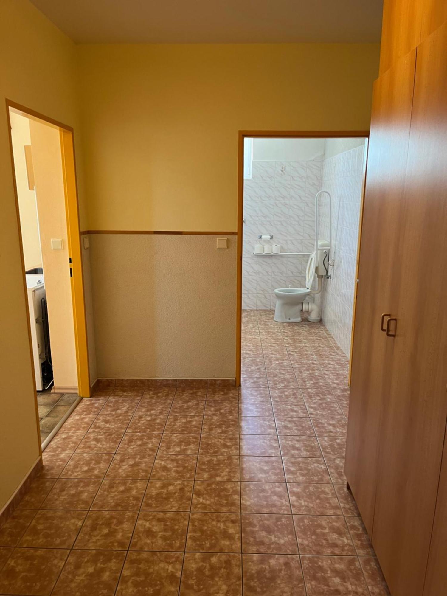 Apartmánový dům Obecná škola Svetlik Esterno foto