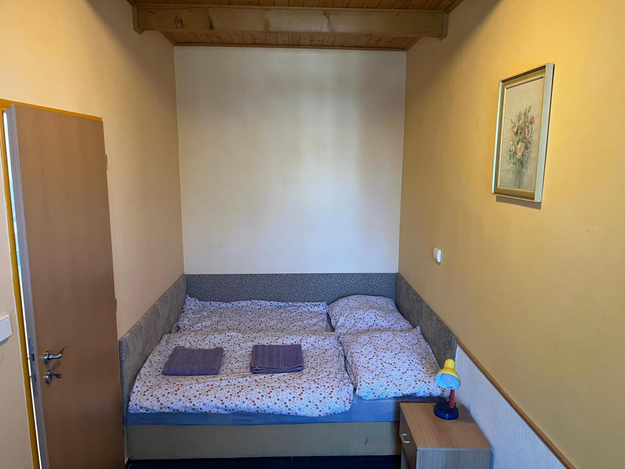 Apartmánový dům Obecná škola Svetlik Esterno foto